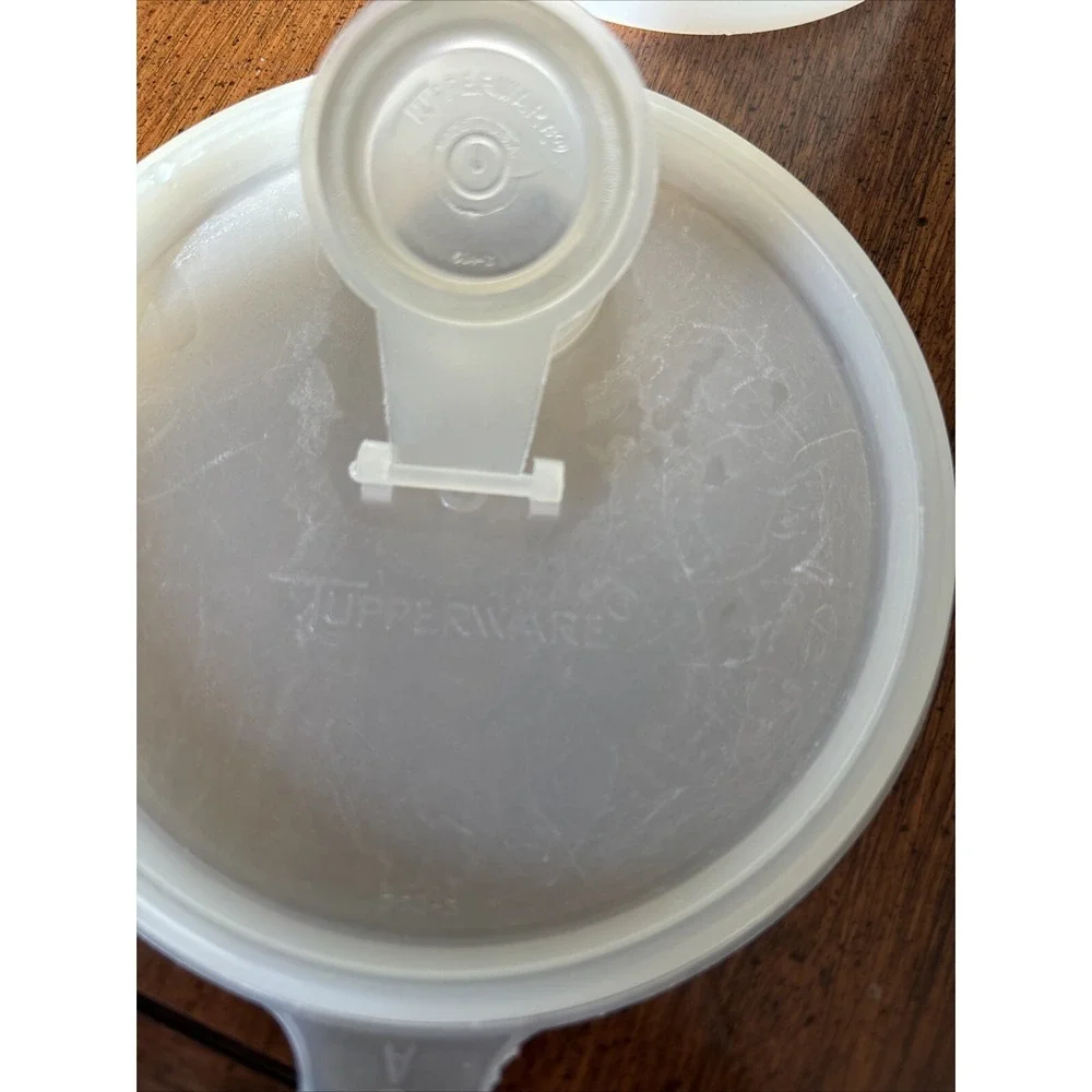 Vintage Tupperware White Cylinder Container with Lid Pour‎ Spout 9